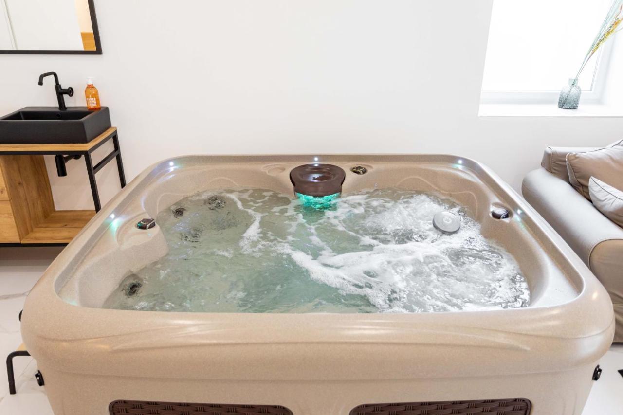 Love Room Jacuzzi Sauna Privatif Marsilia Exterior foto